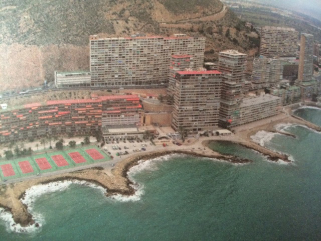 Instantánea aérea del frontal del barrio de la Albufereta. Foto: M. SANZ