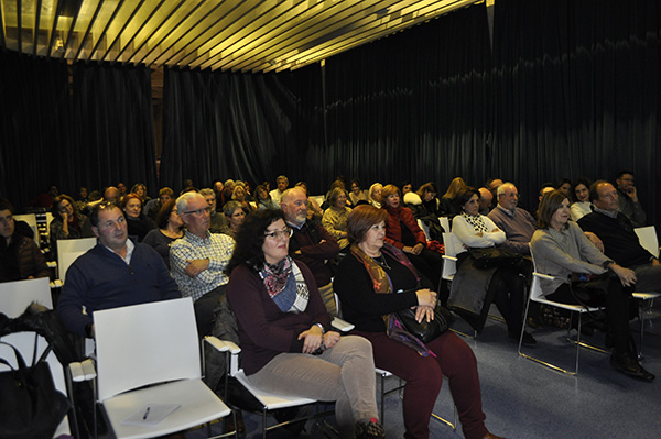 Asistentes a la conferencia en Casa Mediterráneo. Foto: MARIA GILABERT