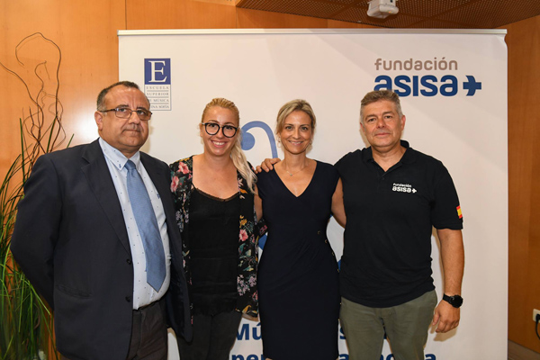 Marcos Martínez (representante de GEPAC), la edil de Deportes Marisa Gayo, la delegada de Asisa en Alicante, Paula Giménez y el nadador alicantino Jorge Crivillés. 