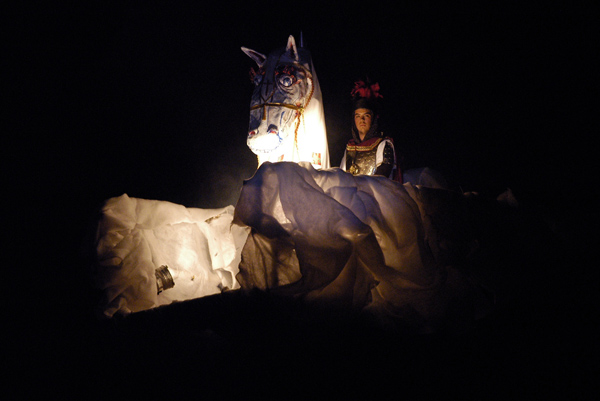 Representación de "La leyenda de San Jorge, el dragón y la princesa" en Banyeres de Mariola, 2015.